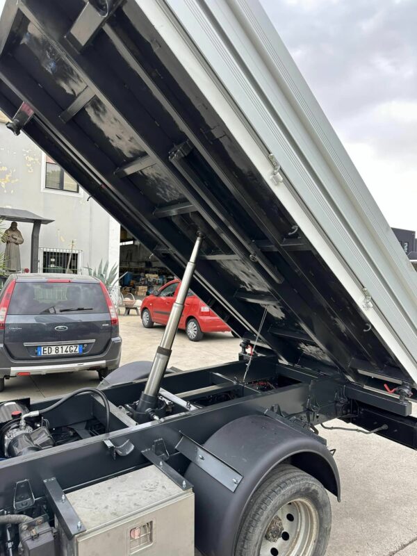 Nissan Cabstar - immagine 3